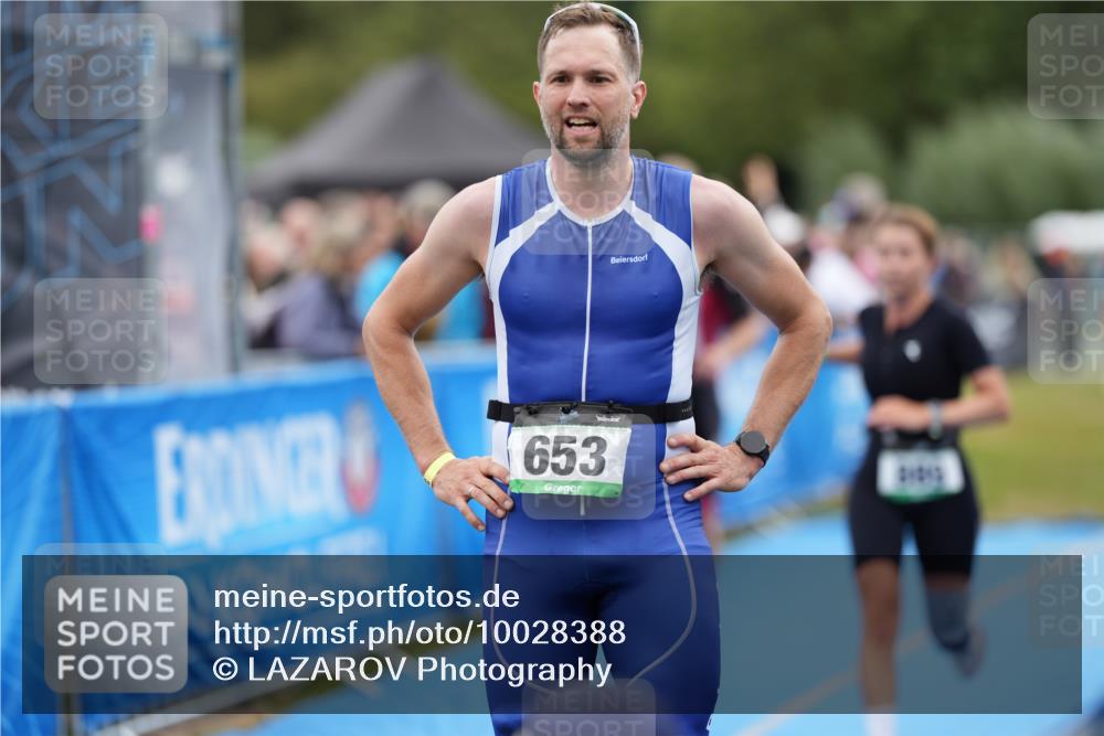 30.08.2026 - Elbe Triathlon Hamburg LAZAROV Photography http://msf.ph/oto/10028388 30.08.2026 11:38:20 Ziel 889, 1335, 1422 meine-sportfotos.de