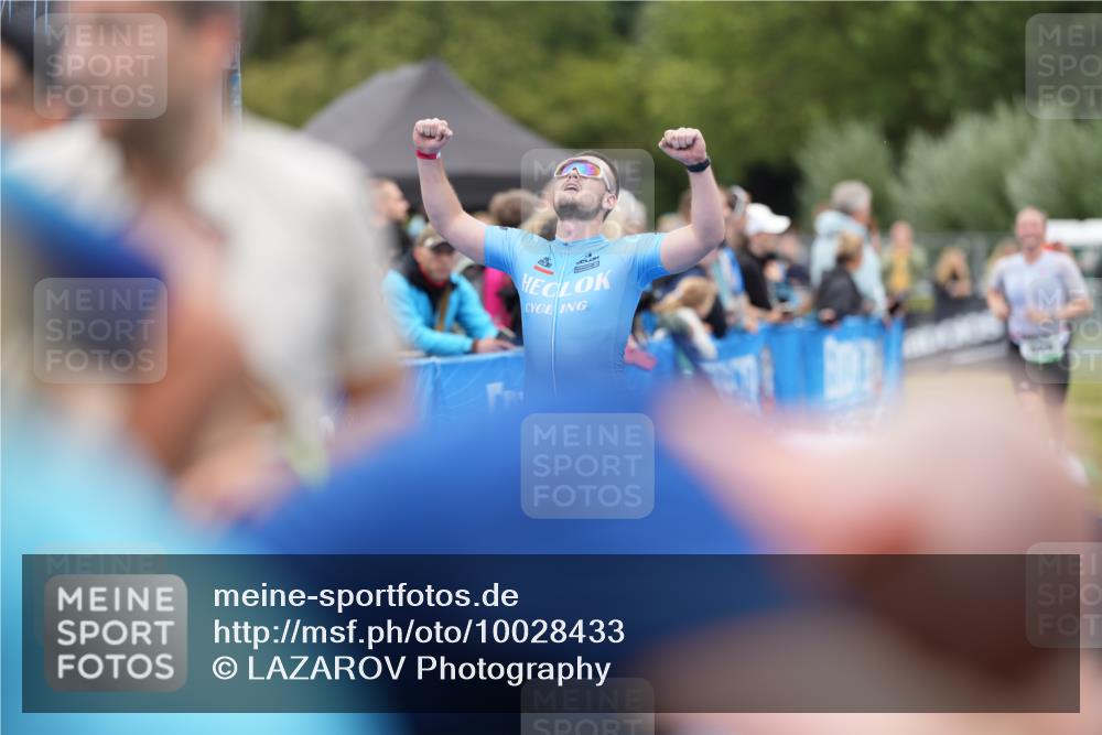 30.08.2026 - Elbe Triathlon Hamburg LAZAROV Photography http://msf.ph/oto/10028433 30.08.2026 11:39:29 Ziel 926, 992 meine-sportfotos.de