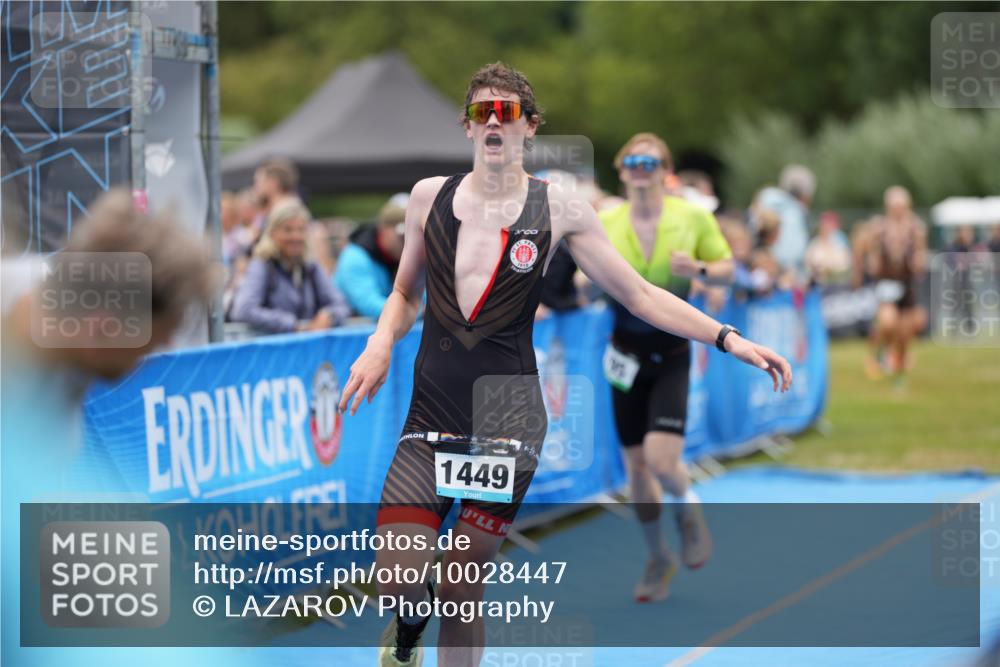 30.08.2026 - Elbe Triathlon Hamburg LAZAROV Photography http://msf.ph/oto/10028447 30.08.2026 11:41:45 Ziel 795, 1272, 1449 meine-sportfotos.de