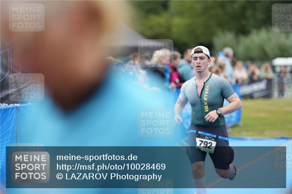 30.08.2026 - Elbe Triathlon Hamburg LAZAROV Photography http://msf.ph/oto/10028469 30.08.2026 11:42:22 Ziel 792, 817, 864 meine-sportfotos.de