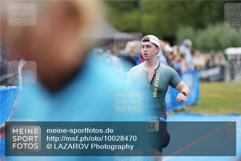 30.08.2026 - Elbe Triathlon Hamburg LAZAROV Photography http://msf.ph/oto/10028470 30.08.2026 11:42:23 Ziel 792, 817 meine-sportfotos.de