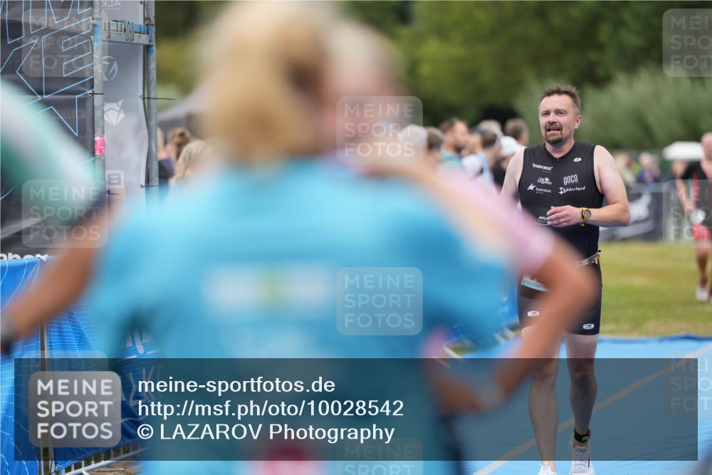 30.08.2026 - Elbe Triathlon Hamburg LAZAROV Photography http://msf.ph/oto/10028542 30.08.2026 11:45:01 Ziel 1296 meine-sportfotos.de