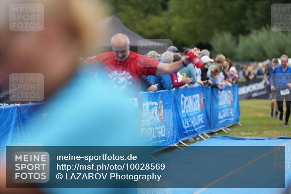 30.08.2026 - Elbe Triathlon Hamburg LAZAROV Photography http://msf.ph/oto/10028569 30.08.2026 11:47:04 Ziel 737, 1294, 1311 meine-sportfotos.de