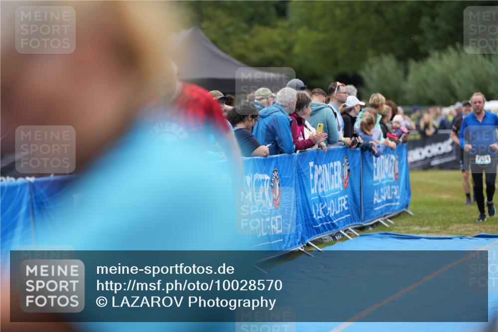30.08.2026 - Elbe Triathlon Hamburg LAZAROV Photography http://msf.ph/oto/10028570 30.08.2026 11:47:05 Ziel 737, 1294, 1311 meine-sportfotos.de