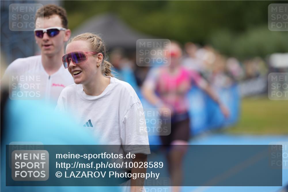 30.08.2026 - Elbe Triathlon Hamburg LAZAROV Photography http://msf.ph/oto/10028589 30.08.2026 11:47:38 Ziel 857 meine-sportfotos.de