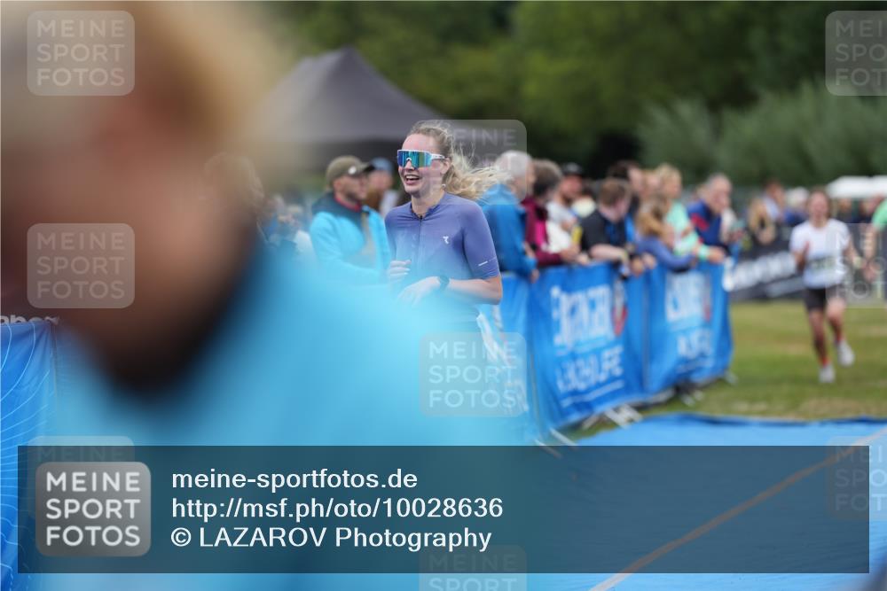 30.08.2026 - Elbe Triathlon Hamburg LAZAROV Photography http://msf.ph/oto/10028636 30.08.2026 11:50:25 Ziel 855, 912, 1282 meine-sportfotos.de