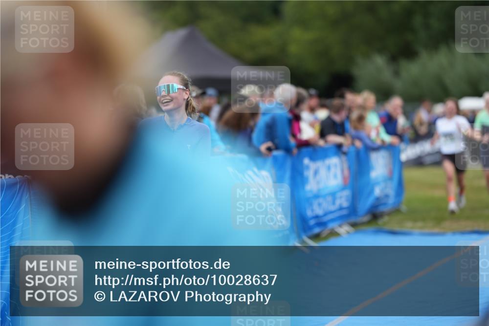 30.08.2026 - Elbe Triathlon Hamburg LAZAROV Photography http://msf.ph/oto/10028637 30.08.2026 11:50:25 Ziel 855, 912, 1282 meine-sportfotos.de