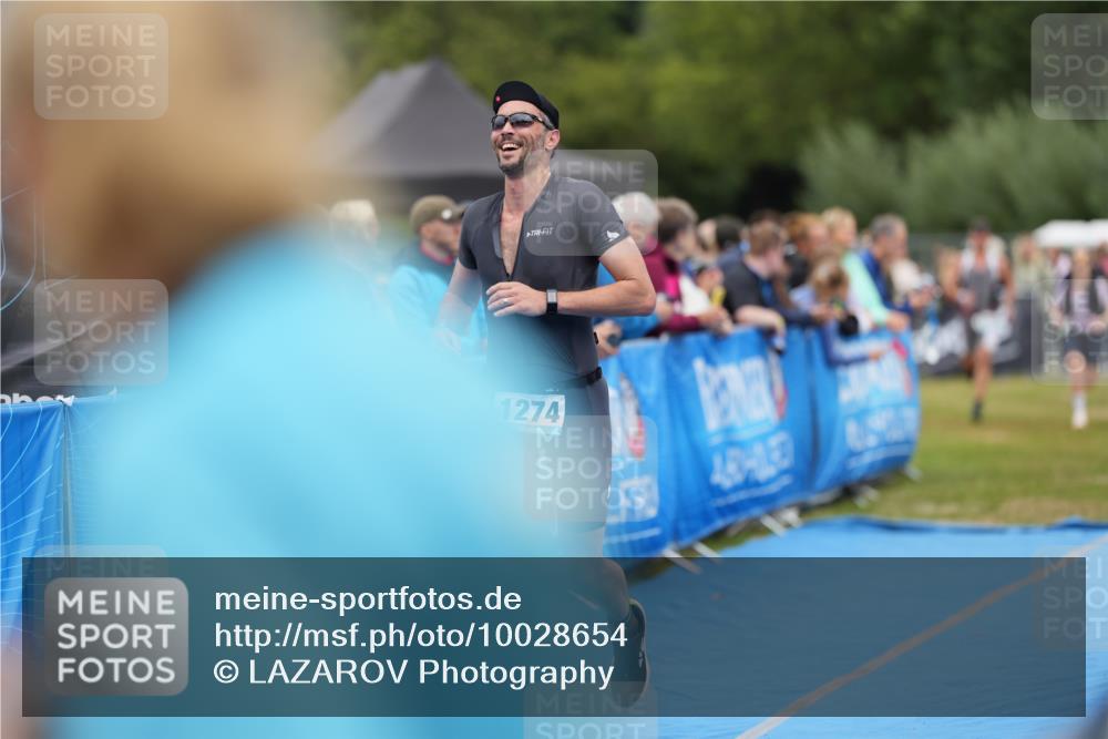 30.08.2026 - Elbe Triathlon Hamburg LAZAROV Photography http://msf.ph/oto/10028654 30.08.2026 11:51:02 Ziel 833, 1274, 1293 meine-sportfotos.de