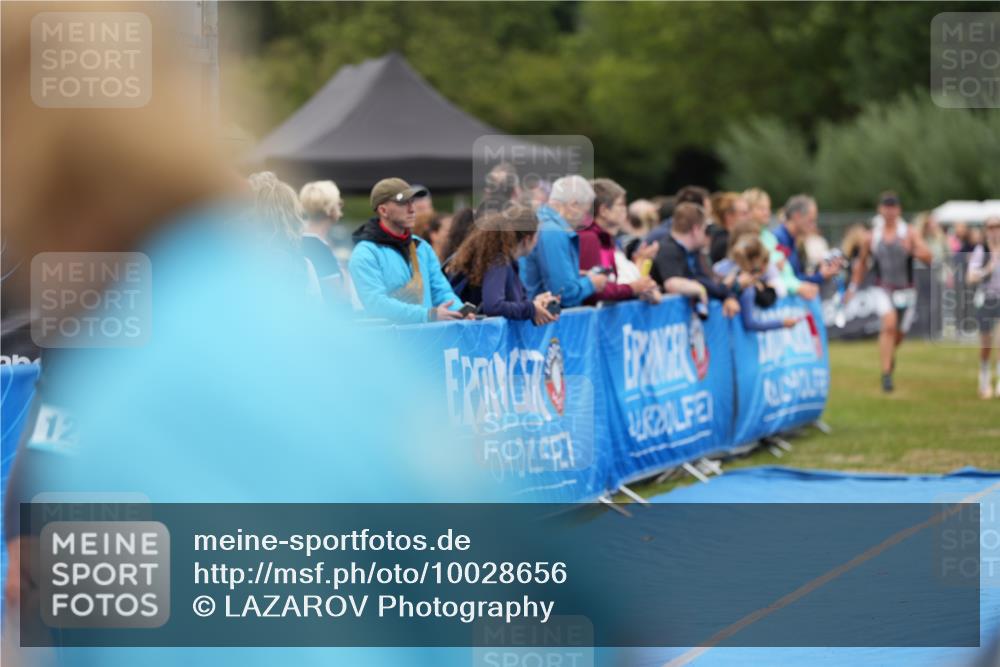 30.08.2026 - Elbe Triathlon Hamburg LAZAROV Photography http://msf.ph/oto/10028656 30.08.2026 11:51:03 Ziel 833, 1274, 1293 meine-sportfotos.de