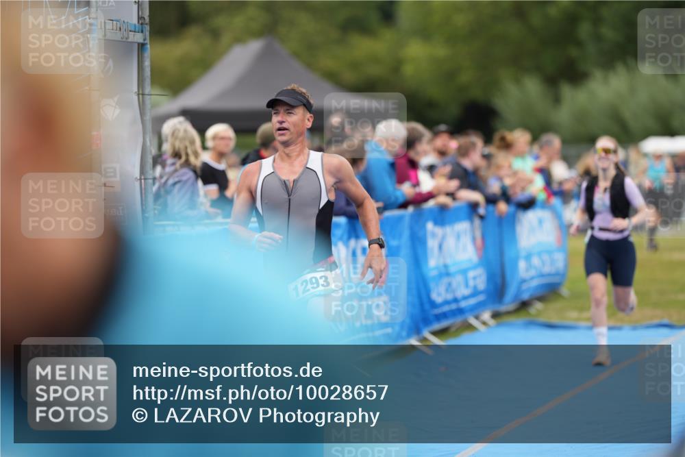 30.08.2026 - Elbe Triathlon Hamburg LAZAROV Photography http://msf.ph/oto/10028657 30.08.2026 11:51:06 Ziel 833, 1274, 1293 meine-sportfotos.de