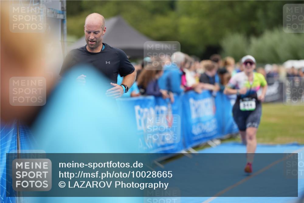 30.08.2026 - Elbe Triathlon Hamburg LAZAROV Photography http://msf.ph/oto/10028665 30.08.2026 11:51:20 Ziel 944, 1288, 1347 meine-sportfotos.de