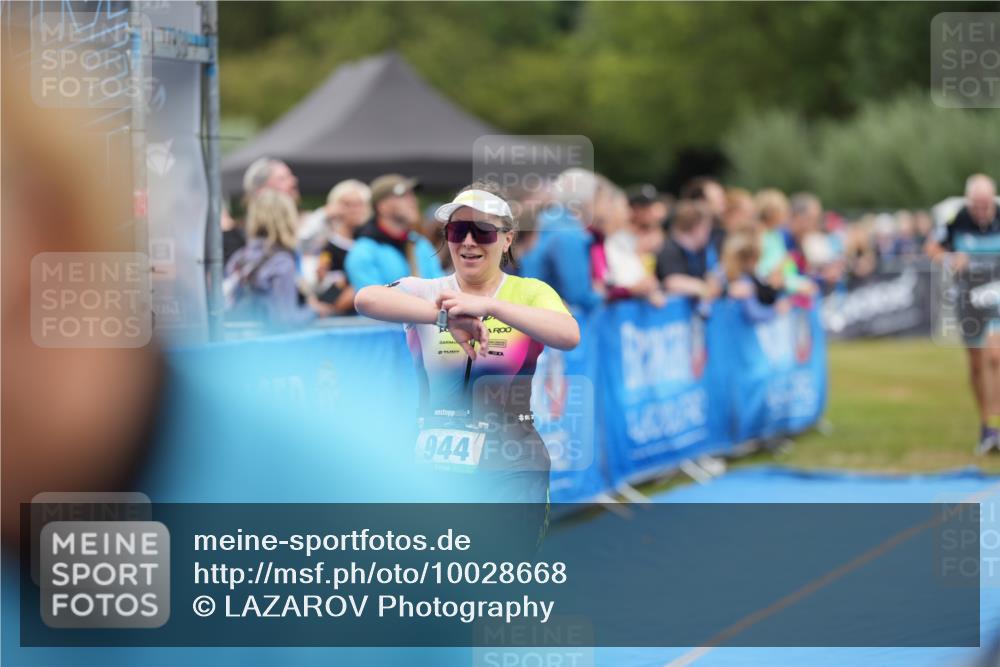 30.08.2026 - Elbe Triathlon Hamburg LAZAROV Photography http://msf.ph/oto/10028668 30.08.2026 11:51:23 Ziel 944, 1288, 1347 meine-sportfotos.de