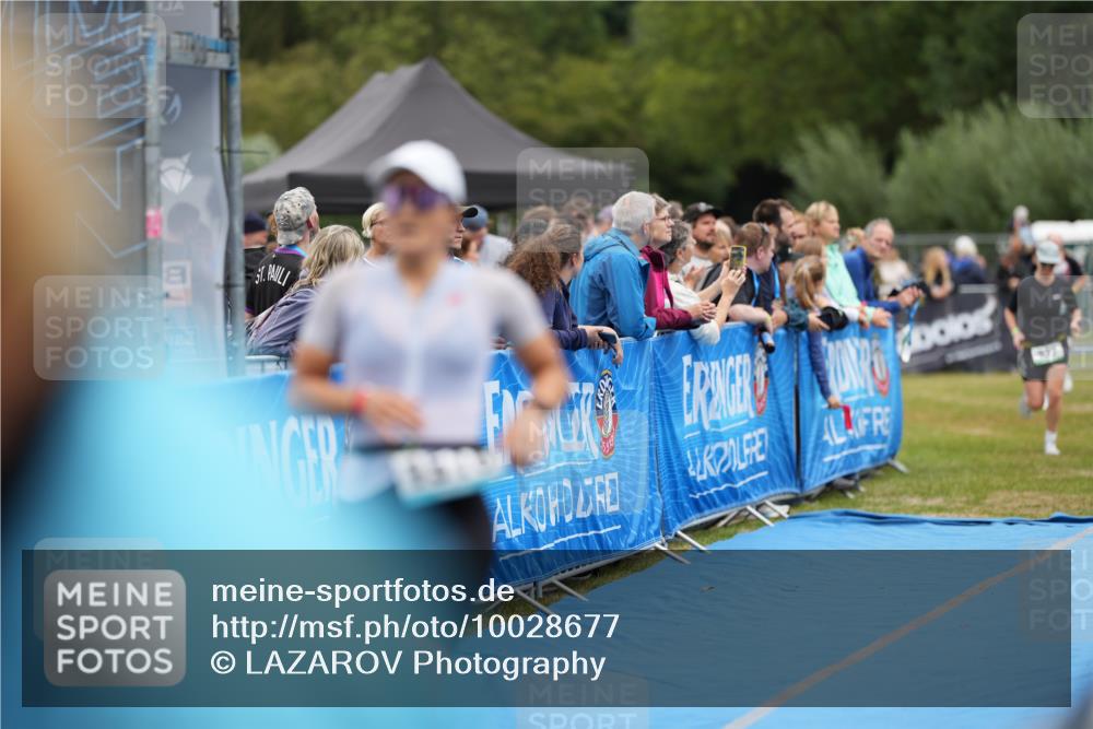 30.08.2026 - Elbe Triathlon Hamburg LAZAROV Photography http://msf.ph/oto/10028677 30.08.2026 11:51:46 Ziel 932, 1332, 1516 meine-sportfotos.de