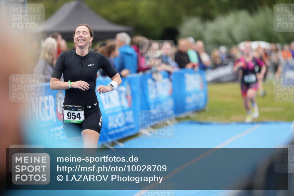 30.08.2026 - Elbe Triathlon Hamburg LAZAROV Photography http://msf.ph/oto/10028709 30.08.2026 11:53:23 Ziel 891, 902, 954 meine-sportfotos.de