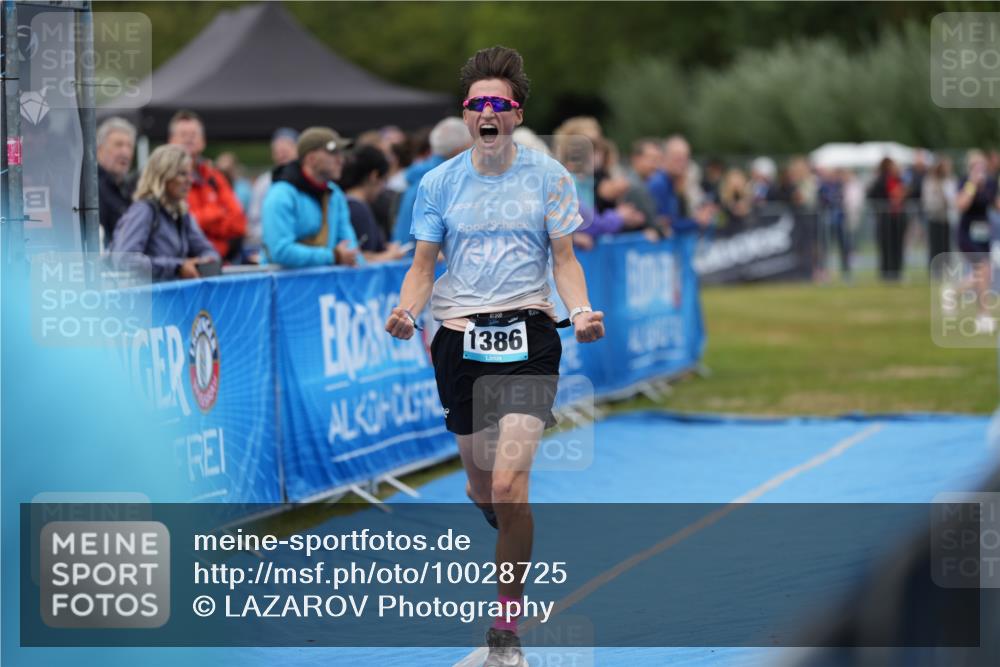 30.08.2026 - Elbe Triathlon Hamburg LAZAROV Photography http://msf.ph/oto/10028725 30.08.2026 11:54:12 Ziel 1386 meine-sportfotos.de