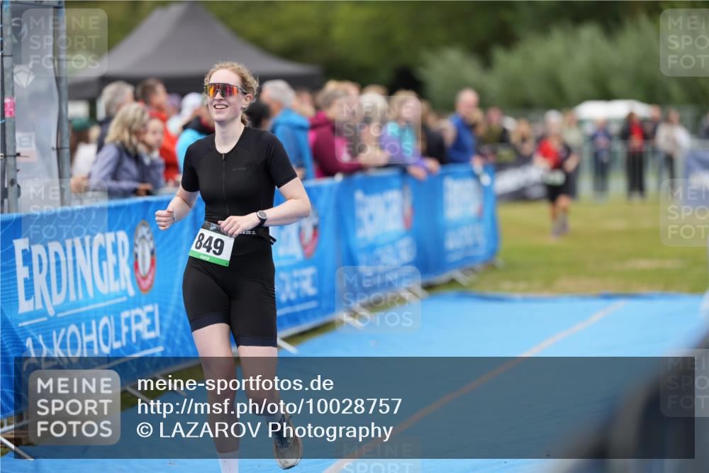 30.08.2026 - Elbe Triathlon Hamburg LAZAROV Photography http://msf.ph/oto/10028757 30.08.2026 11:56:07 Ziel 849, 957 meine-sportfotos.de