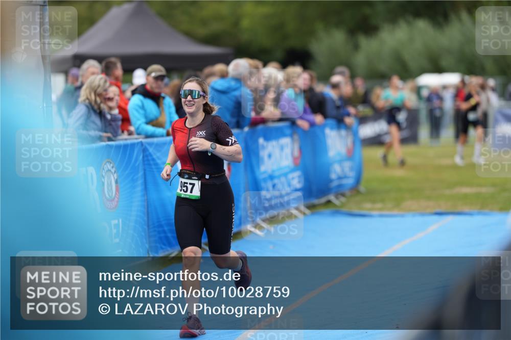 30.08.2026 - Elbe Triathlon Hamburg LAZAROV Photography http://msf.ph/oto/10028759 30.08.2026 11:56:14 Ziel 957 meine-sportfotos.de