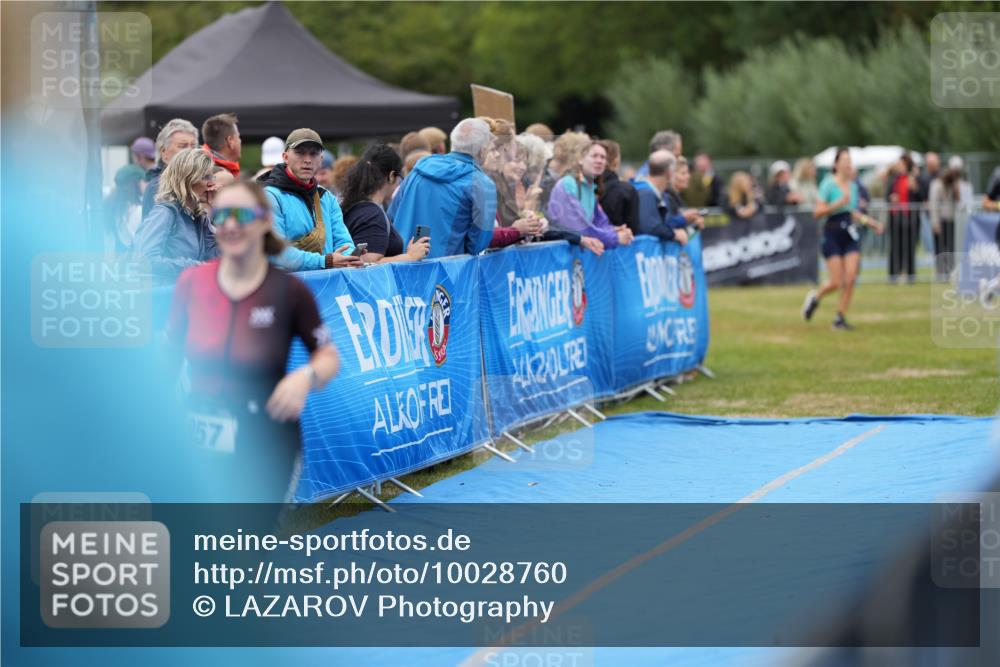 30.08.2026 - Elbe Triathlon Hamburg LAZAROV Photography http://msf.ph/oto/10028760 30.08.2026 11:56:14 Ziel 957 meine-sportfotos.de