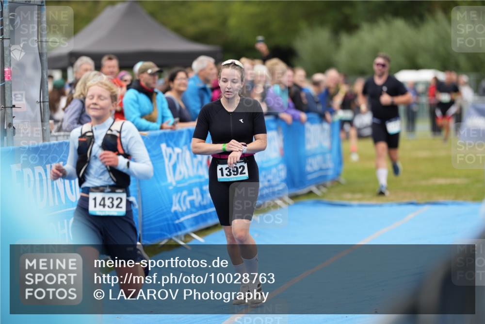30.08.2026 - Elbe Triathlon Hamburg LAZAROV Photography http://msf.ph/oto/10028763 30.08.2026 11:56:26 Ziel 1174, 1392, 1432 meine-sportfotos.de