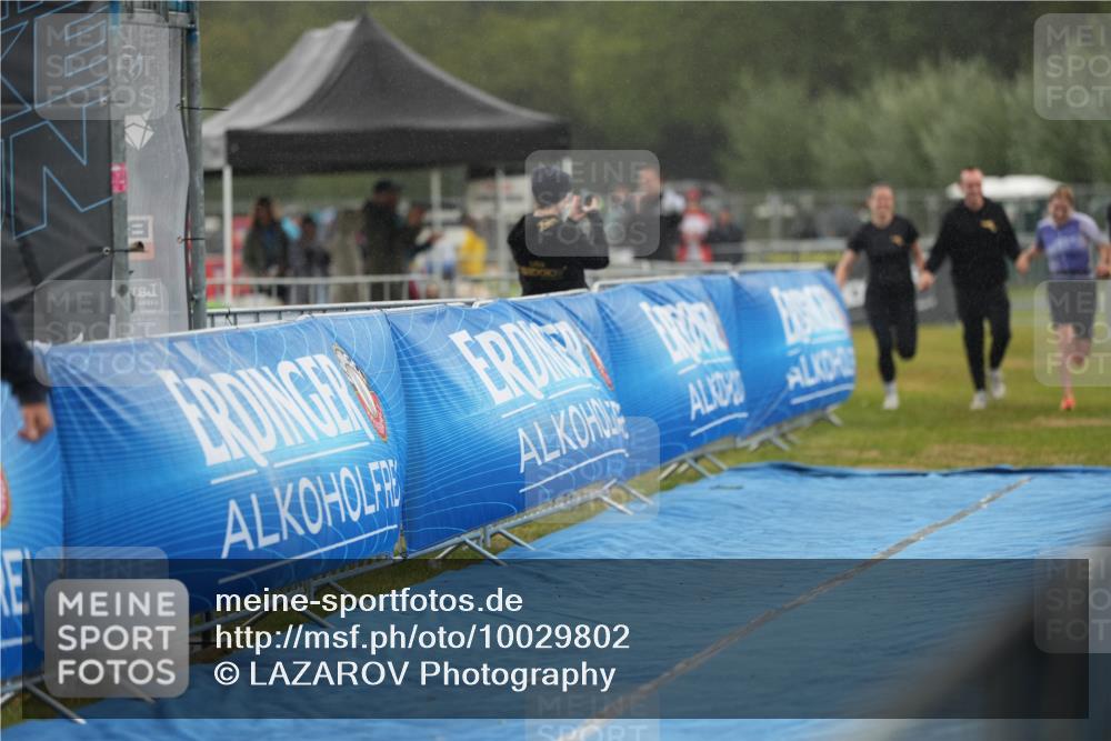 30.08.2026 - Elbe Triathlon Hamburg LAZAROV Photography http://msf.ph/oto/10029802 30.08.2026 16:11:03 Ziel  meine-sportfotos.de