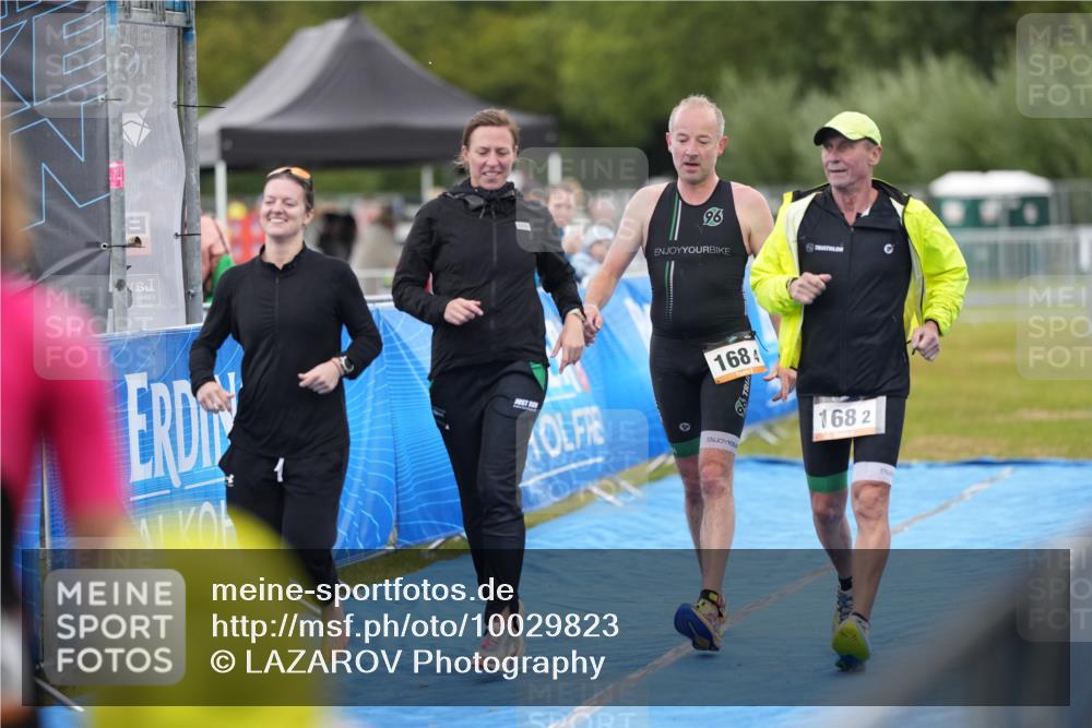 30.08.2026 - Elbe Triathlon Hamburg LAZAROV Photography http://msf.ph/oto/10029823 30.08.2026 16:18:31 Ziel  meine-sportfotos.de
