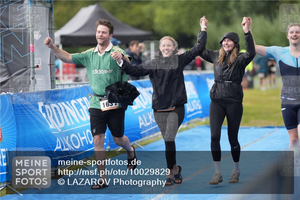 30.08.2026 - Elbe Triathlon Hamburg LAZAROV Photography http://msf.ph/oto/10029829 30.08.2026 16:23:14 Ziel  meine-sportfotos.de