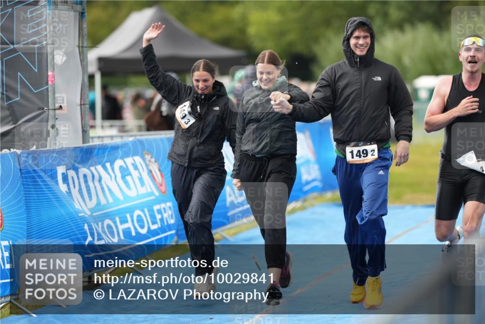 30.08.2026 - Elbe Triathlon Hamburg LAZAROV Photography http://msf.ph/oto/10029841 30.08.2026 16:24:57 Ziel  meine-sportfotos.de