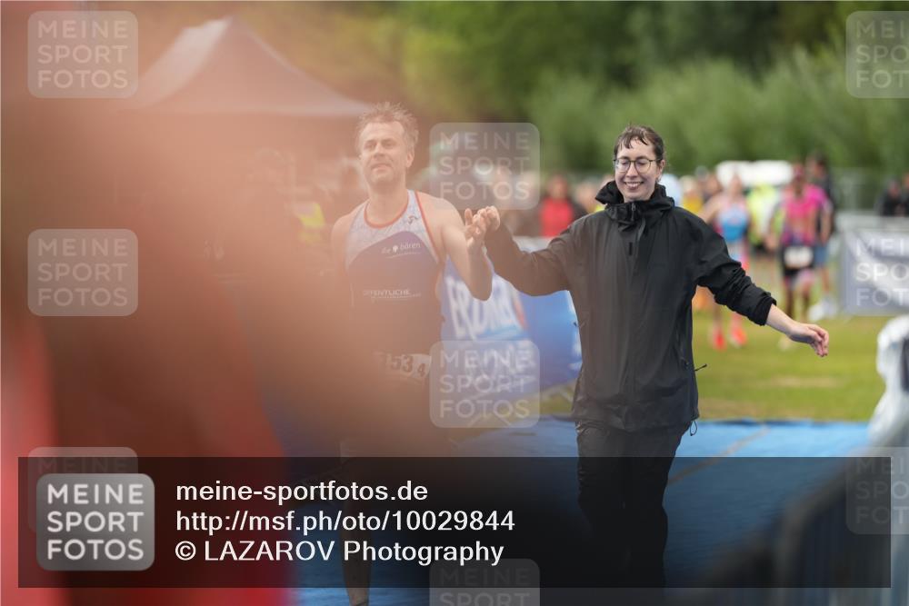 30.08.2026 - Elbe Triathlon Hamburg LAZAROV Photography http://msf.ph/oto/10029844 30.08.2026 16:25:48 Ziel  meine-sportfotos.de