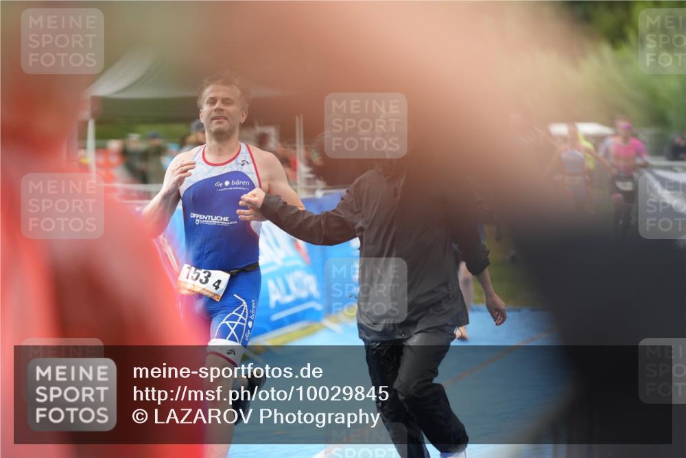 30.08.2026 - Elbe Triathlon Hamburg LAZAROV Photography http://msf.ph/oto/10029845 30.08.2026 16:25:49 Ziel  meine-sportfotos.de