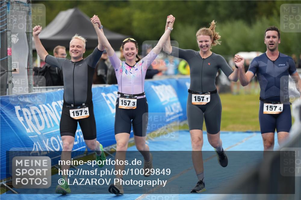 30.08.2026 - Elbe Triathlon Hamburg LAZAROV Photography http://msf.ph/oto/10029849 30.08.2026 16:27:29 Ziel  meine-sportfotos.de