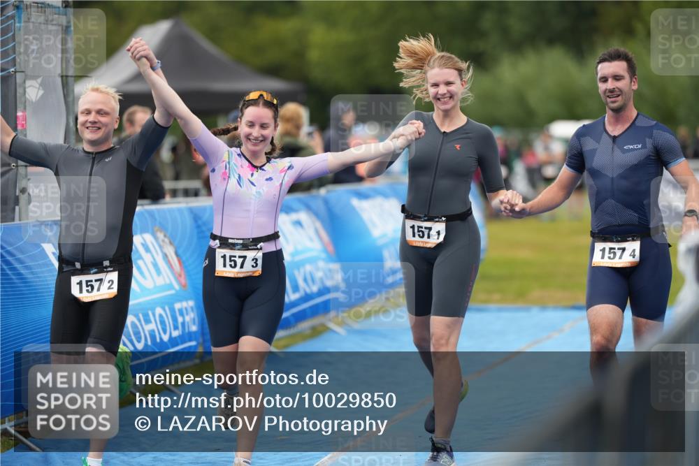 30.08.2026 - Elbe Triathlon Hamburg LAZAROV Photography http://msf.ph/oto/10029850 30.08.2026 16:27:30 Ziel  meine-sportfotos.de
