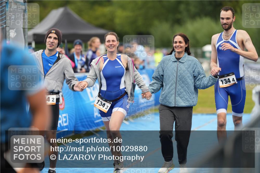 30.08.2026 - Elbe Triathlon Hamburg LAZAROV Photography http://msf.ph/oto/10029880 30.08.2026 16:33:46 Ziel  meine-sportfotos.de