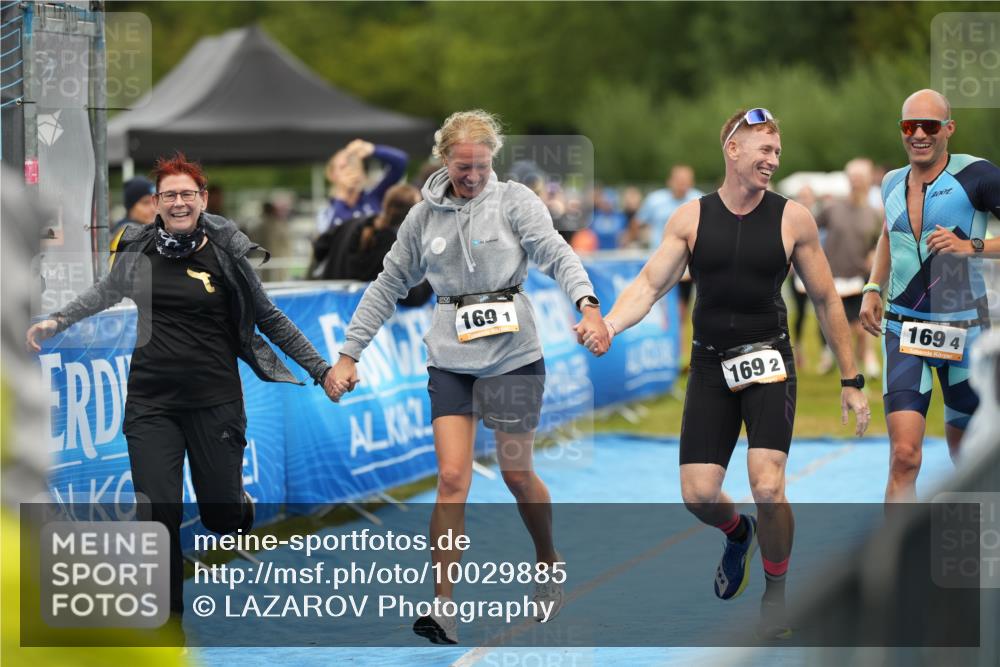 30.08.2026 - Elbe Triathlon Hamburg LAZAROV Photography http://msf.ph/oto/10029885 30.08.2026 16:34:28 Ziel  meine-sportfotos.de