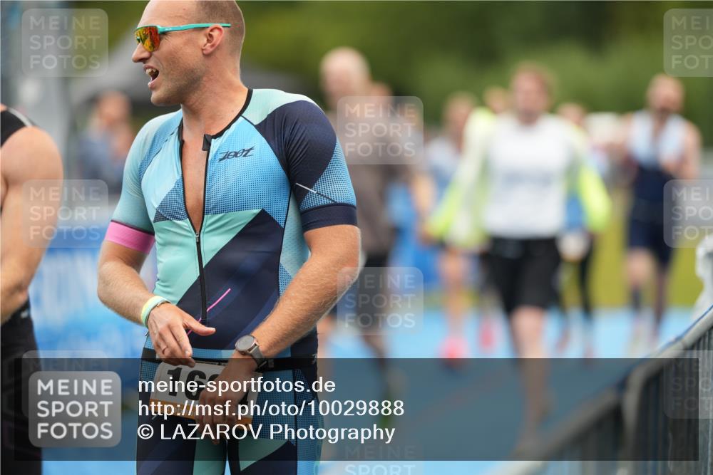 30.08.2026 - Elbe Triathlon Hamburg LAZAROV Photography http://msf.ph/oto/10029888 30.08.2026 16:34:33 Ziel  meine-sportfotos.de