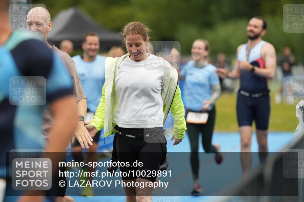 30.08.2026 - Elbe Triathlon Hamburg LAZAROV Photography http://msf.ph/oto/10029891 30.08.2026 16:34:34 Ziel  meine-sportfotos.de