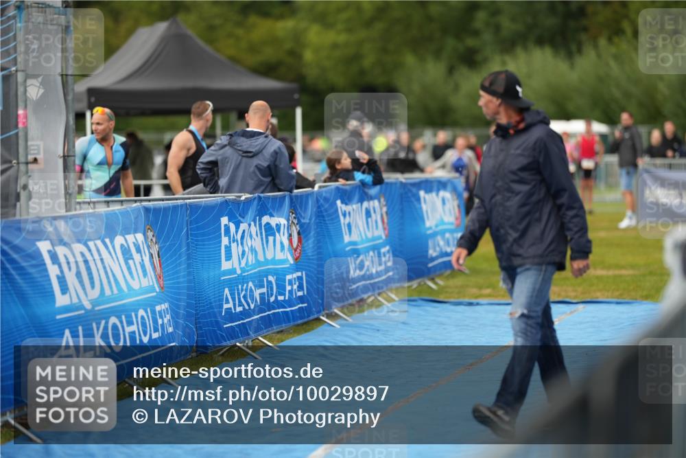 30.08.2026 - Elbe Triathlon Hamburg LAZAROV Photography http://msf.ph/oto/10029897 30.08.2026 16:37:17 Ziel  meine-sportfotos.de