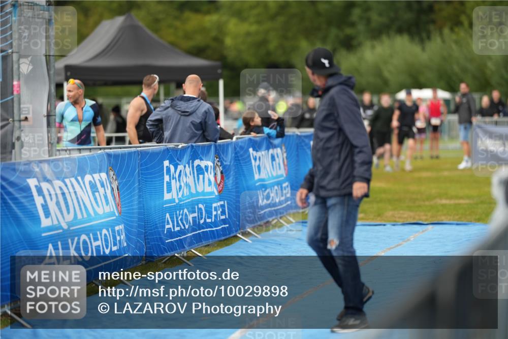 30.08.2026 - Elbe Triathlon Hamburg LAZAROV Photography http://msf.ph/oto/10029898 30.08.2026 16:37:18 Ziel  meine-sportfotos.de