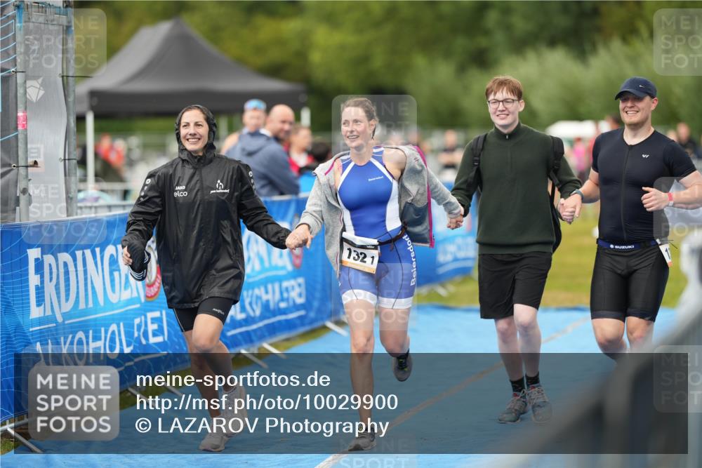 30.08.2026 - Elbe Triathlon Hamburg LAZAROV Photography http://msf.ph/oto/10029900 30.08.2026 16:37:26 Ziel  meine-sportfotos.de