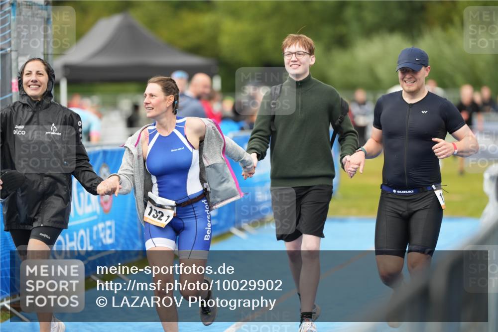 30.08.2026 - Elbe Triathlon Hamburg LAZAROV Photography http://msf.ph/oto/10029902 30.08.2026 16:37:27 Ziel  meine-sportfotos.de