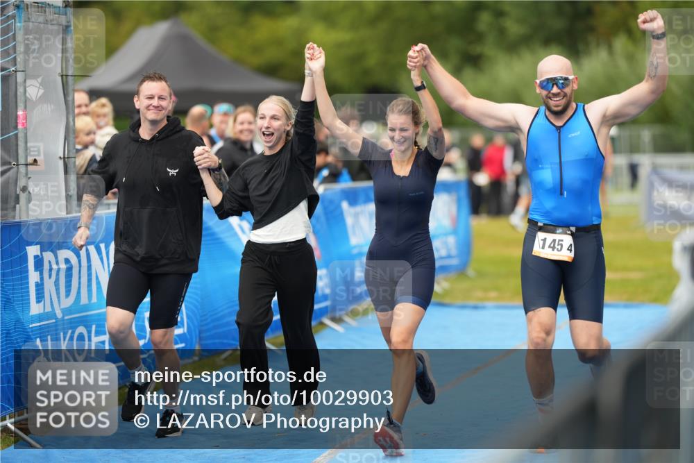 30.08.2026 - Elbe Triathlon Hamburg LAZAROV Photography http://msf.ph/oto/10029903 30.08.2026 16:38:33 Ziel  meine-sportfotos.de