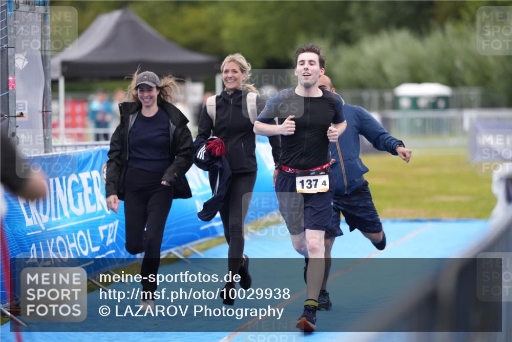 30.08.2026 - Elbe Triathlon Hamburg LAZAROV Photography http://msf.ph/oto/10029938 30.08.2026 17:02:40 Ziel  meine-sportfotos.de