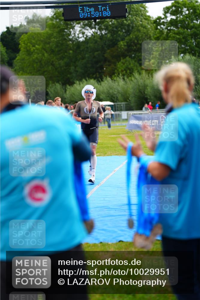 30.08.2026 - Elbe Triathlon Hamburg LAZAROV Photography http://msf.ph/oto/10029951 30.08.2026 09:59:01 Ziel 247 meine-sportfotos.de