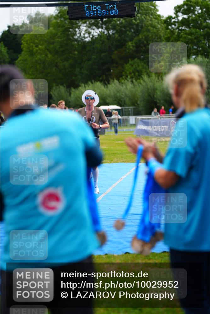30.08.2026 - Elbe Triathlon Hamburg LAZAROV Photography http://msf.ph/oto/10029952 30.08.2026 09:59:01 Ziel 247 meine-sportfotos.de