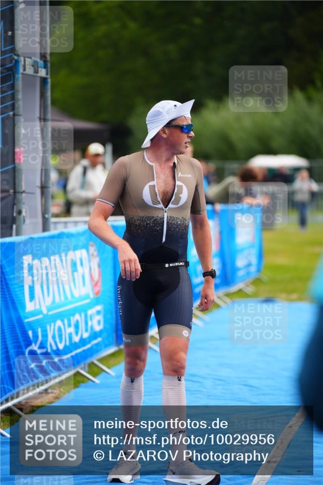 30.08.2026 - Elbe Triathlon Hamburg LAZAROV Photography http://msf.ph/oto/10029956 30.08.2026 09:59:04 Ziel 247 meine-sportfotos.de