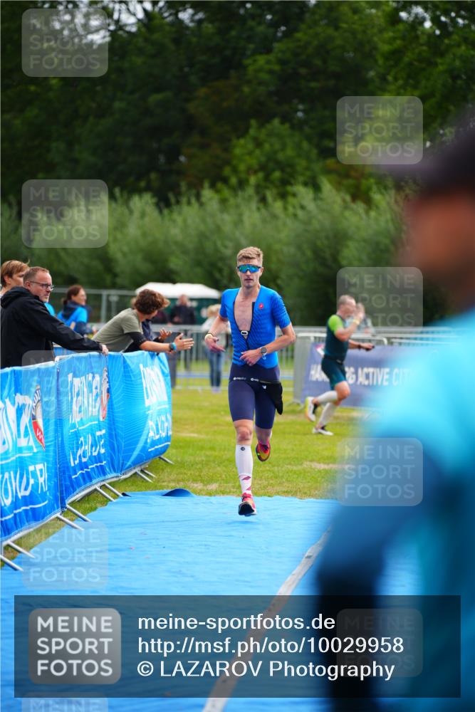 30.08.2026 - Elbe Triathlon Hamburg LAZAROV Photography http://msf.ph/oto/10029958 30.08.2026 09:59:12 Ziel 225 meine-sportfotos.de