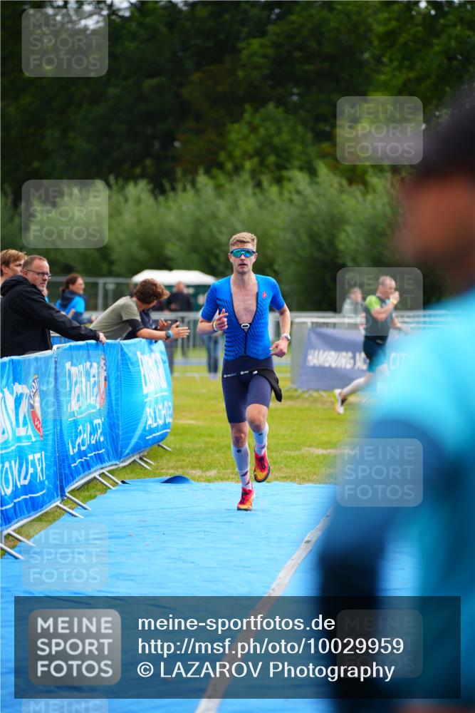 30.08.2026 - Elbe Triathlon Hamburg LAZAROV Photography http://msf.ph/oto/10029959 30.08.2026 09:59:12 Ziel 225 meine-sportfotos.de