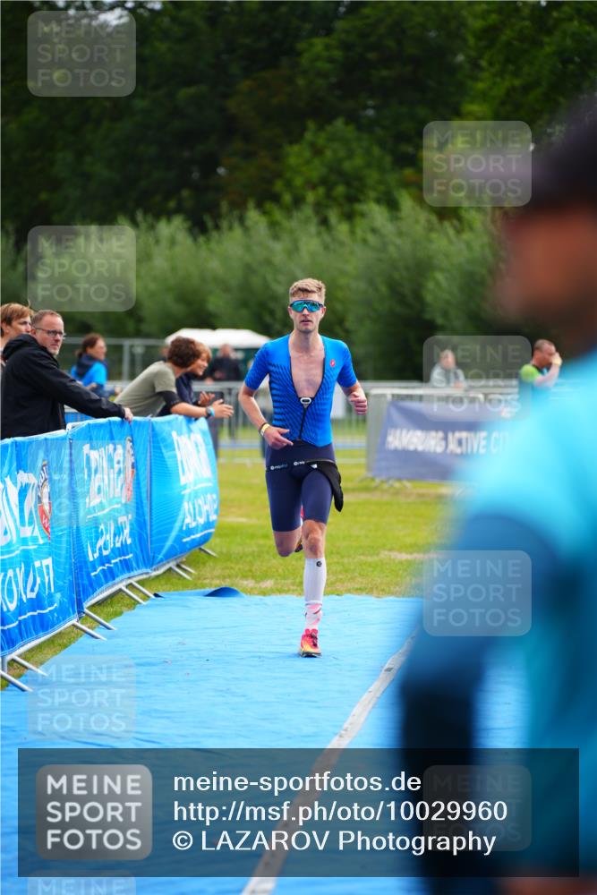 30.08.2026 - Elbe Triathlon Hamburg LAZAROV Photography http://msf.ph/oto/10029960 30.08.2026 09:59:12 Ziel 225 meine-sportfotos.de