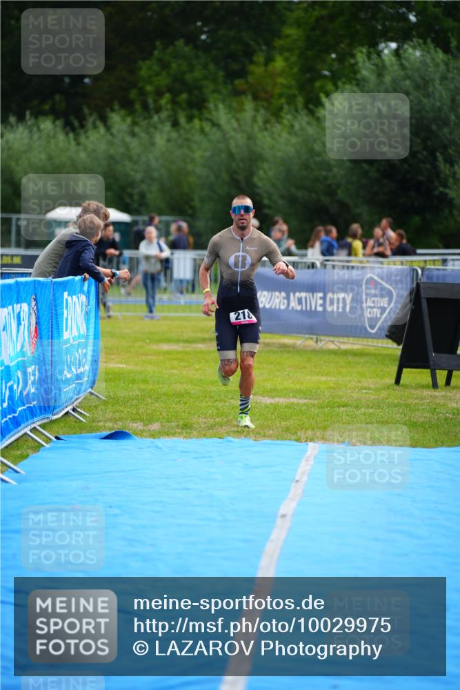 30.08.2026 - Elbe Triathlon Hamburg LAZAROV Photography http://msf.ph/oto/10029975 30.08.2026 10:00:52 Ziel 218 meine-sportfotos.de