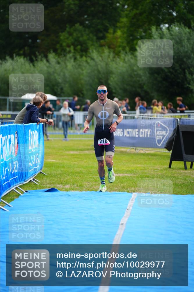 30.08.2026 - Elbe Triathlon Hamburg LAZAROV Photography http://msf.ph/oto/10029977 30.08.2026 10:00:53 Ziel 218 meine-sportfotos.de