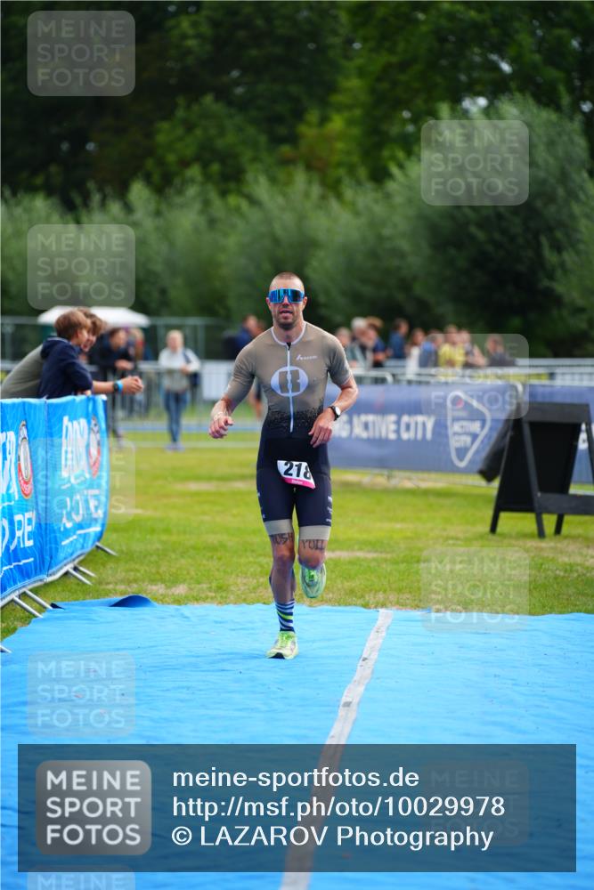 30.08.2026 - Elbe Triathlon Hamburg LAZAROV Photography http://msf.ph/oto/10029978 30.08.2026 10:00:53 Ziel 218 meine-sportfotos.de